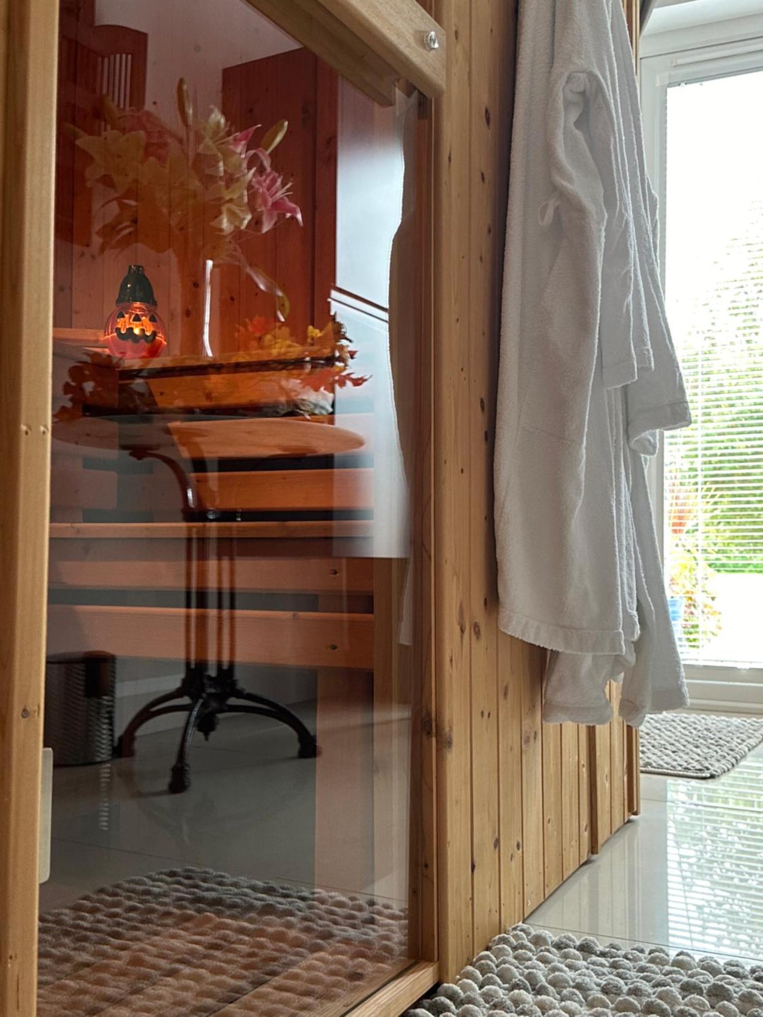 Forest Path Luxury Studio Apartment With Large Bedroom Bathroom And Sauna Sleeps Up To 4 Ballynahinch 外观 照片